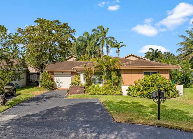Property at 2269 Nova Village Dr, Davie, FL 33317, 3 beds, 2 baths