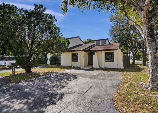 Property at 6700 SW 128th Pl, Miami, FL 33183, 2 beds, 1 bath