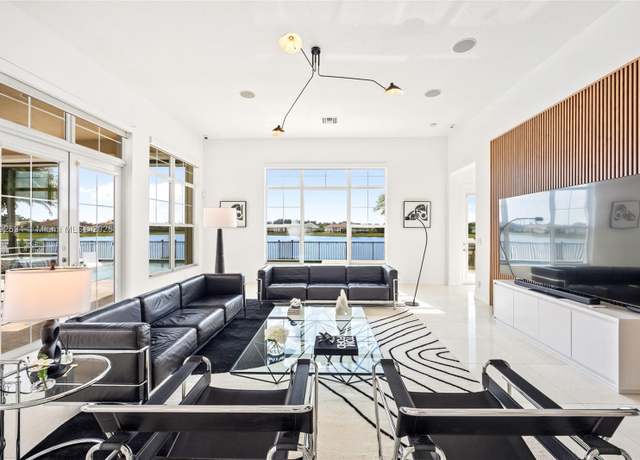 Property at 4991 E Sterling Ranch Cir, Davie, FL 33314, 4 beds, 4.5 baths