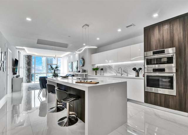 Property at 851 NE 1st Ave #2112, Miami, FL 33132, 3 beds, 4 baths