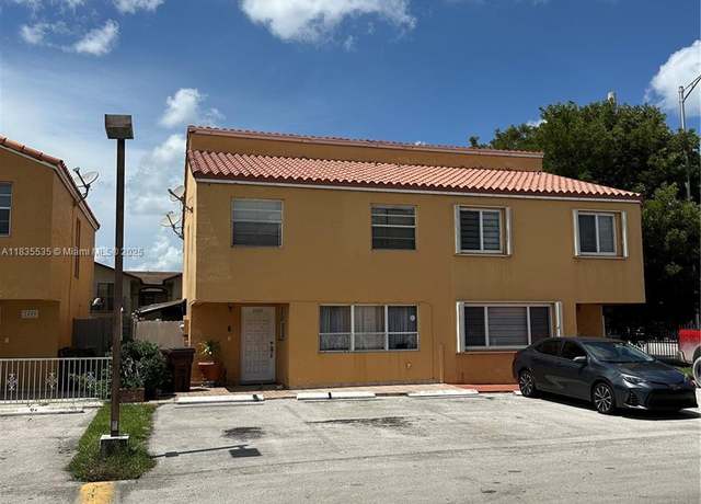 Property at 2405 W 54th Pl #03, Hialeah, FL 33016, 3 beds, 2.5 baths