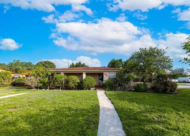 Property at 7280 SW 9th St, Miami, FL 33144, 3 beds, 3 baths