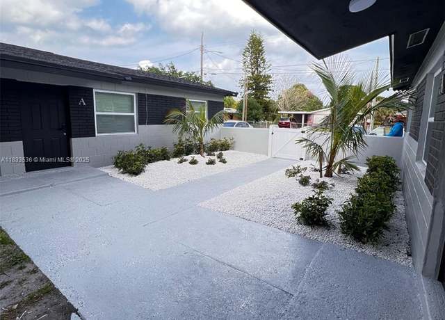 Property at 711 N 23rd St, Fort Pierce, FL 34950, 8 beds, 22 baths