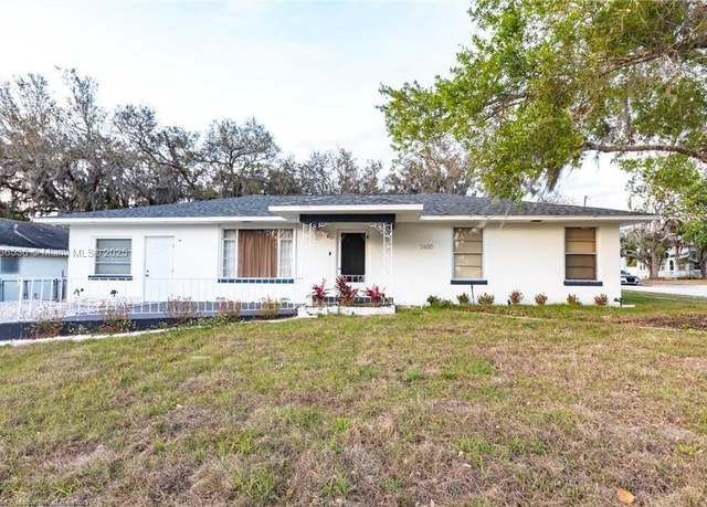 Property at 2600 Lakeview Dr, Sebring, FL 33870, 3 beds, 2 baths