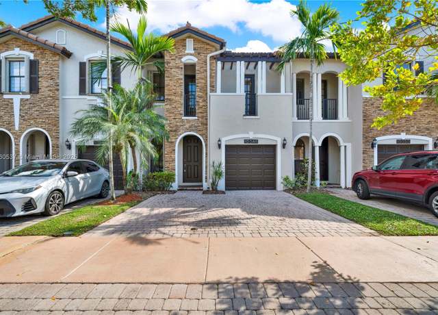 Property at 10346 NW 30th Ter #10346, Doral, FL 33172, 3 beds, 2.5 baths