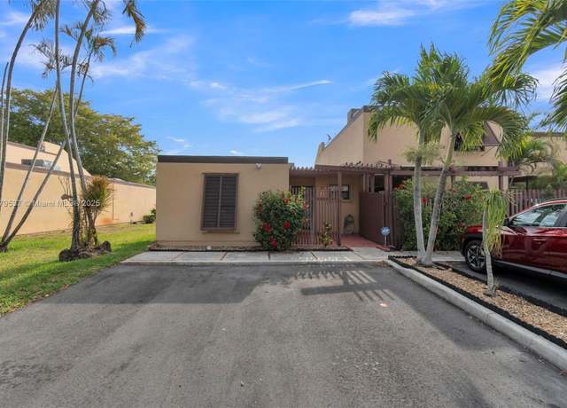 Property at 1341 E Golfview Dr #1341, Pembroke Pines, FL 33026, 3 beds, 2 baths