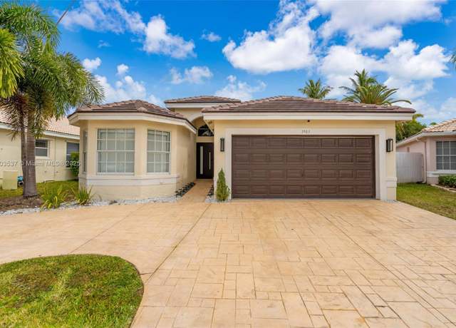 Property at 1903 SW 180th Ter, Miramar, FL 33029, 4 beds, 2 baths