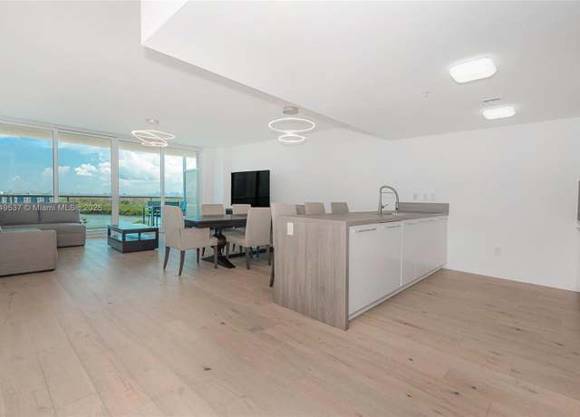 Property at 400 Sunny Isles Blvd #1819, Sunny Isles Beach, FL 33160, 3 beds, 2.5 baths