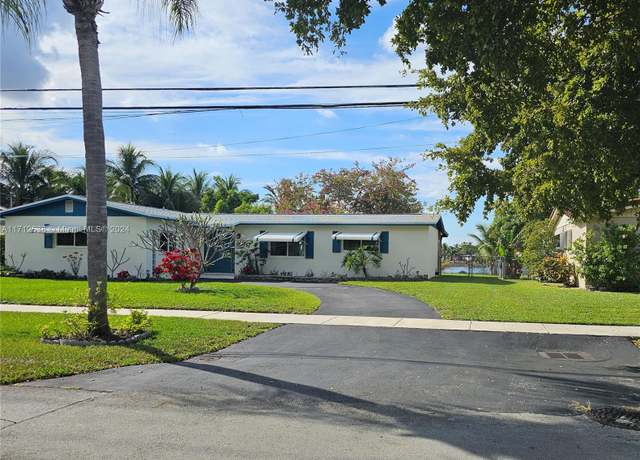 Property at 18360 NW 78th Ave, Hialeah, FL 33015, 4 beds, 2 baths