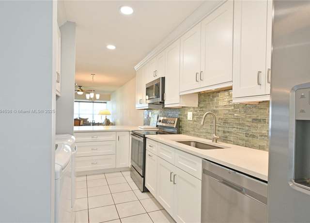 Property at 1720 NW 19th Ter #203, Delray Beach, FL 33445, 2 beds, 2 baths