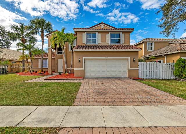 Property at 860 SW 191st Ave, Pembroke Pines, FL 33029, 5 beds, 3.5 baths