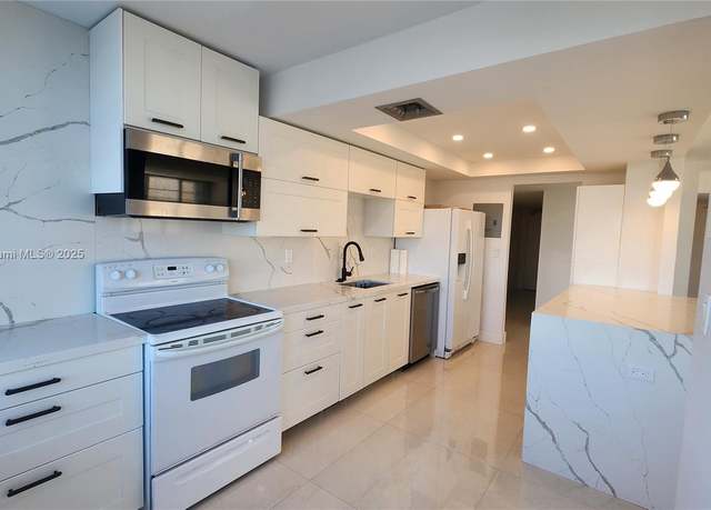 Property at 18051 Biscayne Blvd #1705, Aventura, FL 33160, 2 beds, 2 baths