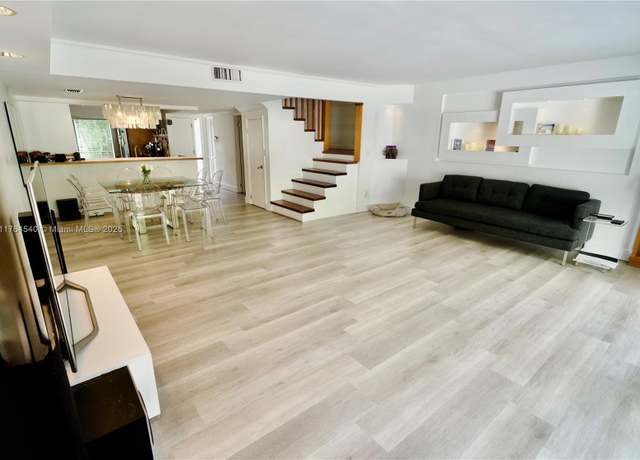 Property at 16432 NE 26th Ave #5, North Miami Beach, FL 33160, 3 beds, 2.5 baths