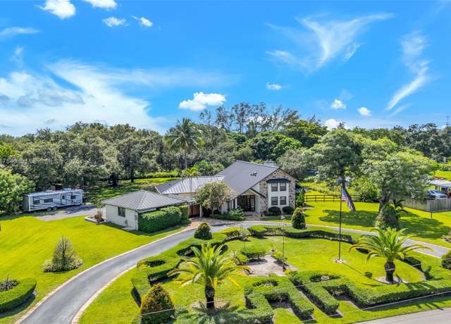 Property at 5331 SW 109th Ave, Davie, FL 33328, 4 beds, 3 baths
