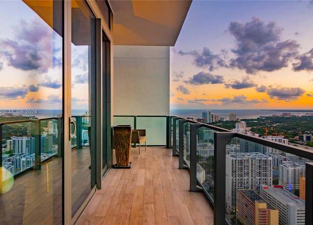 Property at 88 SW 7th St #4106, Miami, FL 33130, 1 bed, 1.5 baths