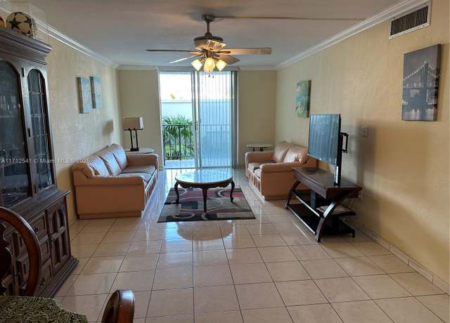 Property at 720 Collins Ave #404, Miami Beach, FL 33139, 1 bed, 1 bath