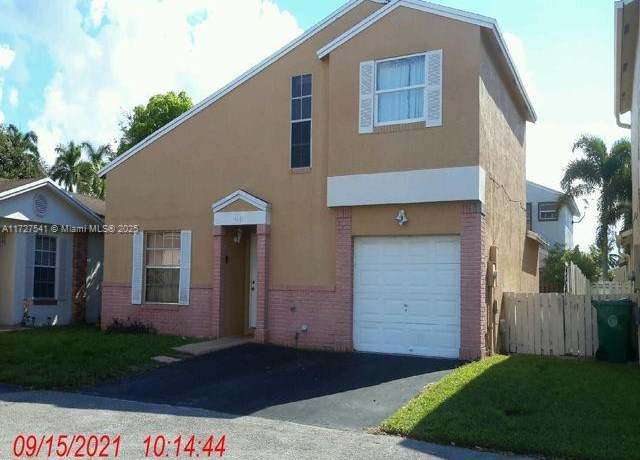 Property at 14681 N Beckley Sq, Davie, FL 33325, 3 beds, 2 baths