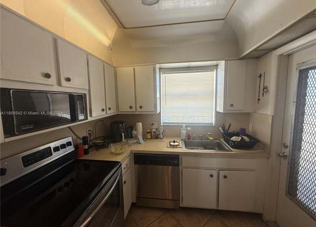 Property at 4320 Washington St #417, Hollywood, FL 33021, 2 beds, 2 baths