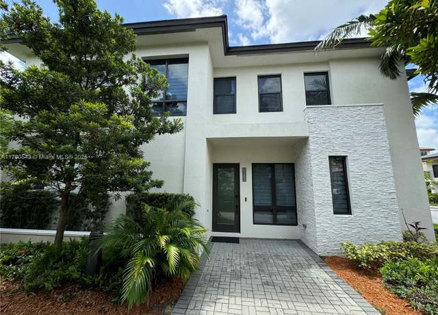 Property at 8283 NW 47th Ln, Doral, FL 33166, 4 beds, 3.5 baths