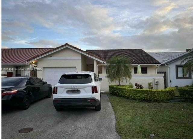 Property at 15168 SW 95 Ln, Miami, FL 33196, 2 beds, 2 baths