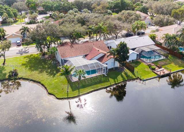 Property at 1230 SW 102nd Ave, Pembroke Pines, FL 33025, 4 beds, 2.5 baths