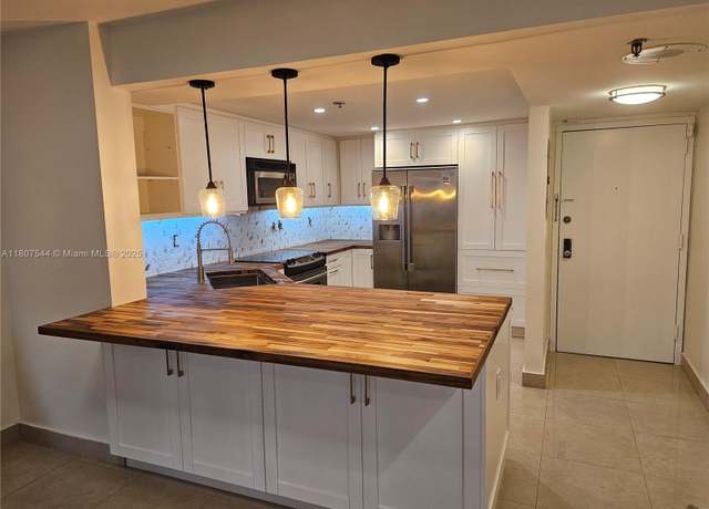 Property at 2625 Collins Ave #1408, Miami Beach, FL 33140, 2 beds, 2 baths