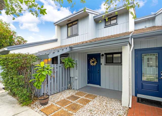 Property at 1652 N 14th Ter, Hollywood, FL 33020, 2 beds, 1.5 baths