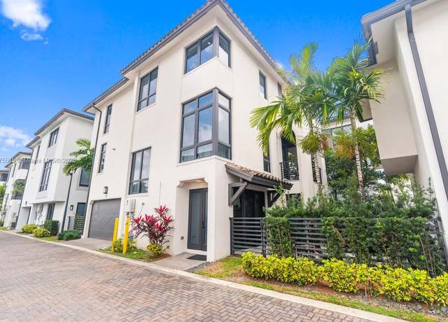 Property at 8264 NW 48th Ter, Doral, FL 33166, 4 beds, 3.5 baths