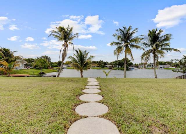 Property at 12511 SW 115th Ave, Miami, FL 33176, 4 beds, 2 baths