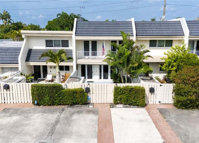 Property at 8122 SW 83rd Pl Unit TH, Miami, FL 33143, 3 beds, 2.5 baths