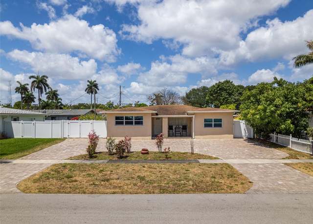 Property at 104 N 31st Ct, Hollywood, FL 33021, 5 beds, 3 baths