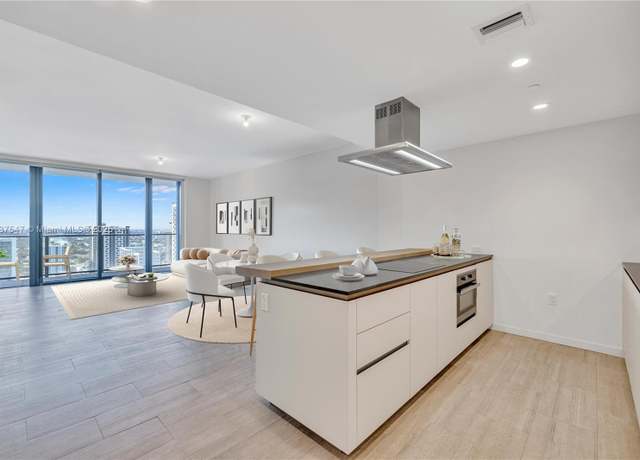 Property at 1000 Brickell Plz #3108, Miami, FL 33131, 1 bed, 1.5 baths