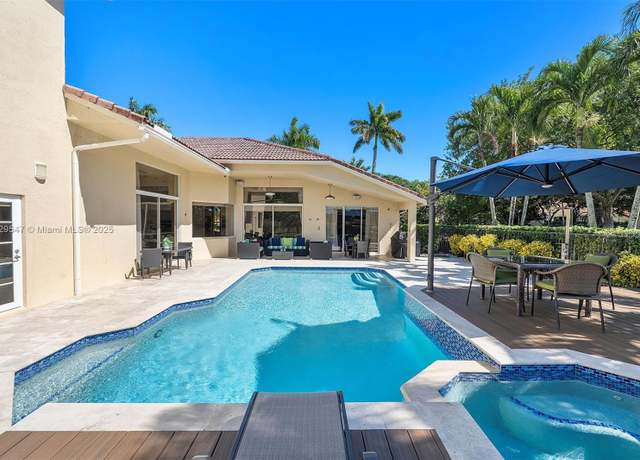 Property at 2541 Golf View Dr, Weston, FL 33327, 5 beds, 4.5 baths
