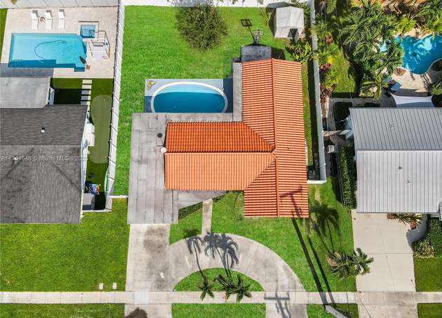 Property at 28 SW 9th Ave, Boca Raton, FL 33486, 4 beds, 2 baths