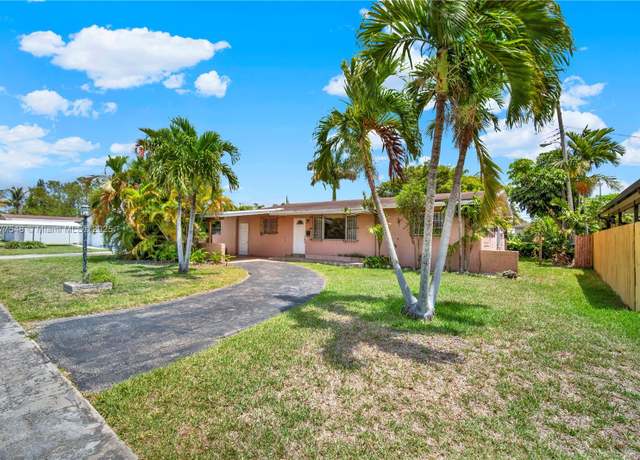 Property at 1635 SW 71st Pl, Miami, FL 33155, 3 beds, 2 baths