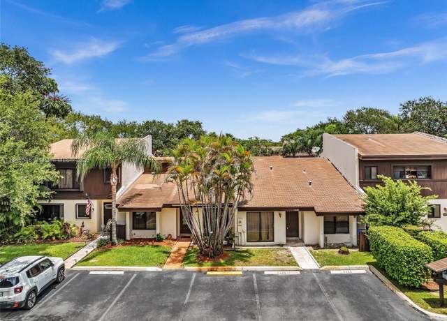 Property at 3327 Oak Dr, Hollywood, FL 33021, 2 beds, 2 baths