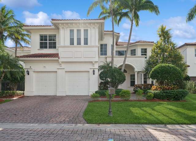 Property at 822 Meridian Ln, Hollywood, FL 33019, 5 beds, 4.5 baths