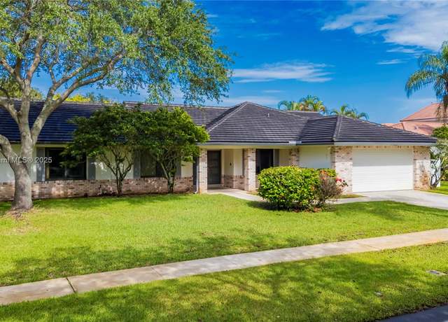 Property at 400 NW 202nd Way, Pembroke Pines, FL 33029, 3 beds, 2.5 baths