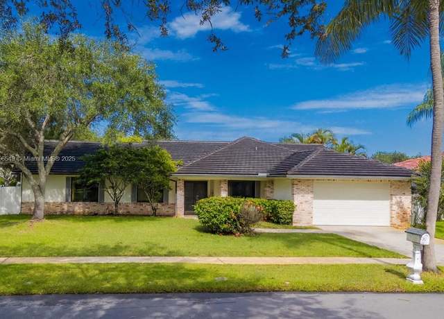 Property at 400 NW 202nd Way, Pembroke Pines, FL 33029, 3 beds, 2.5 baths
