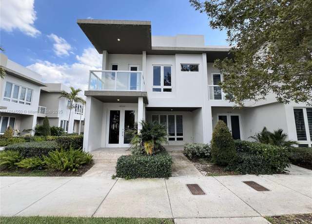 Property at 10520 NW 63rd Ter, Doral, FL 33178, 3 beds, 2.5 baths
