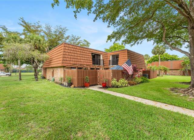 Property at 11883 SW 9th Mnr, Davie, FL 33325, 3 beds, 2.5 baths