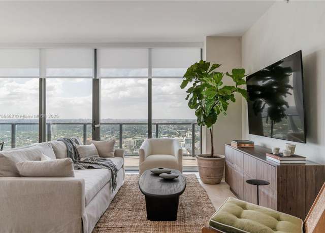 Property at 88 SW 7th St #2602, Miami, FL 33130, 3 beds, 3.5 baths