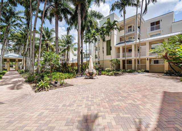Property at 7598 SW 102nd St #300, Pinecrest, FL 33156, 3 beds, 2.5 baths