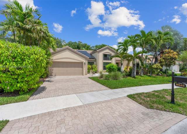 Property at 9945 W Tree Tops Ct, Davie, FL 33328, 4 beds, 3 baths