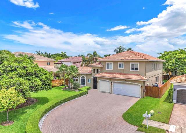 Property at 1927 SE 22nd Dr, Homestead, FL 33035, 5 beds, 4 baths