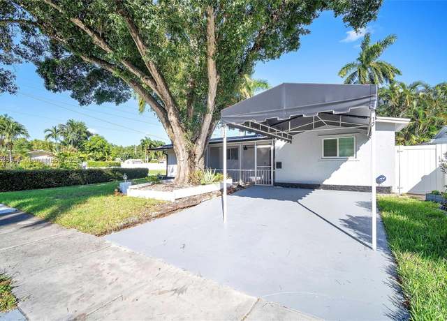 Property at 1125 N 13th Ct, Hollywood, FL 33019, 3 beds, 2 baths