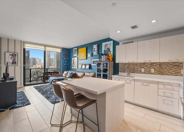 Property at 45 SW 9th St #1510, Miami, FL 33130, 1 bed, 1.5 baths