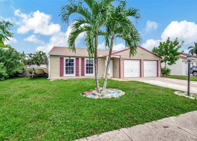 Property at 5279 W Canal Cir W, Lake Worth, FL 33467, 3 beds, 2 baths