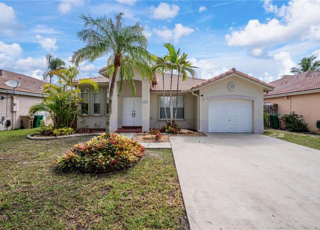 Property at 284 Royal Cove Way, Davie, FL 33325, 3 beds, 2 baths