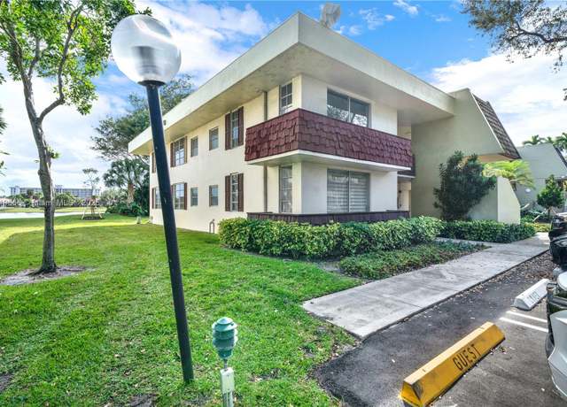 Property at 3200 N Course Ln #216, Pompano Beach, FL 33069, 3 beds, 2 baths